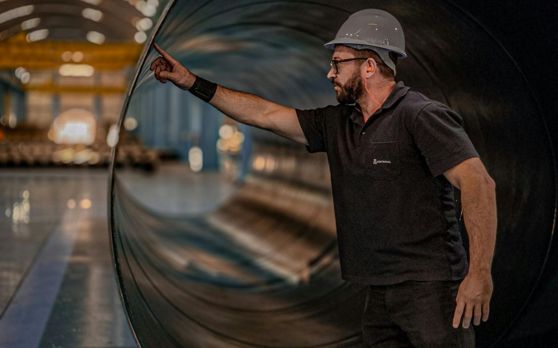 Inspector with large diameter pipe